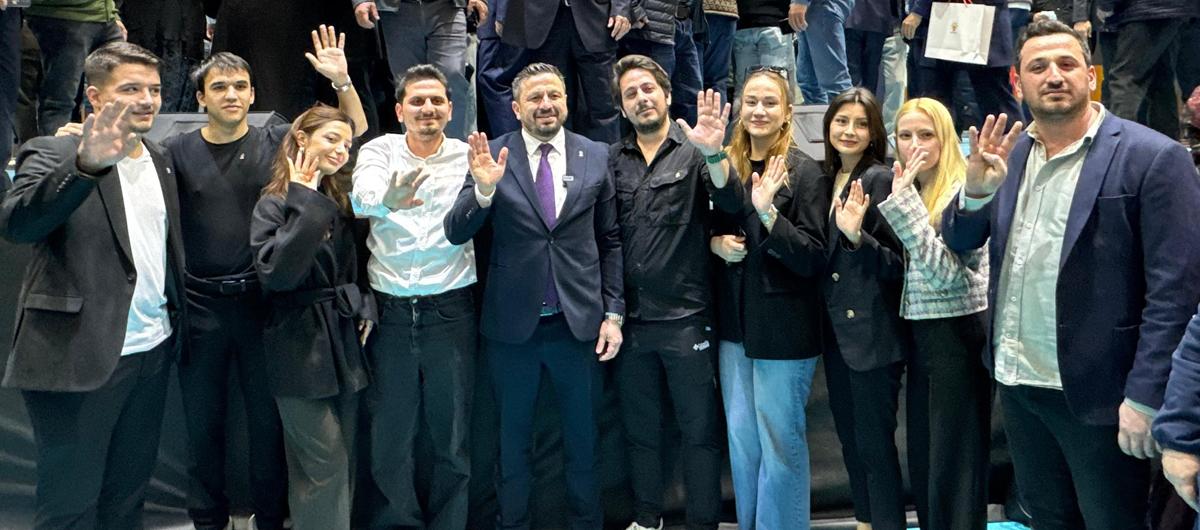 Partilerinden pe� pe�e istifa ettiler! AK Parti'ye ge�i�ler CHP y�netimini strese soktu