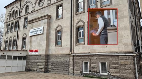 Teravih namaz�nda panik: Kayseri'de camiye torpil at�ld�