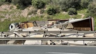 Anadolu Otoyolu'nda t�r kazas�! �stanbul y�n� kapal�