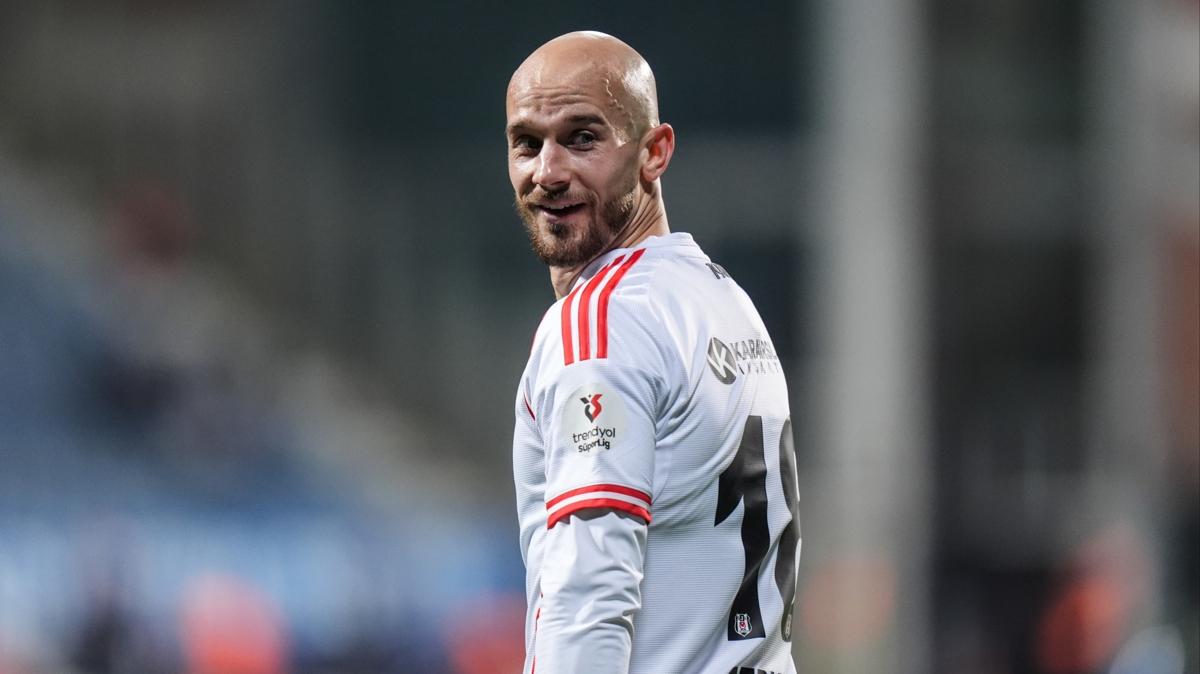 Be�ikta� taraftar�ndan Vaclav Cerny'ye pankartl� destek