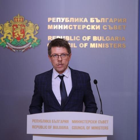 Bulgaristan'da istifa depremi! 24 saat sonra g�revi b�rakt�