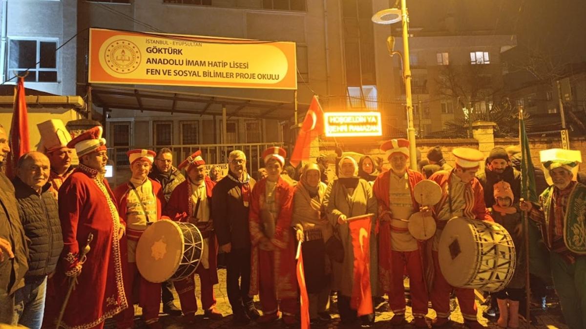 G�kt�rk'te ramazan co�kusu: G�nd�z �enlik, gece fener alay�