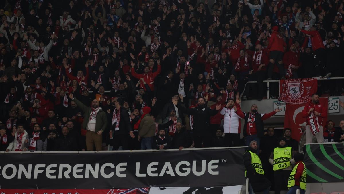 Samsunspor taraftar� deplasmanda tak�m�n� yaln�z b�rakmad�