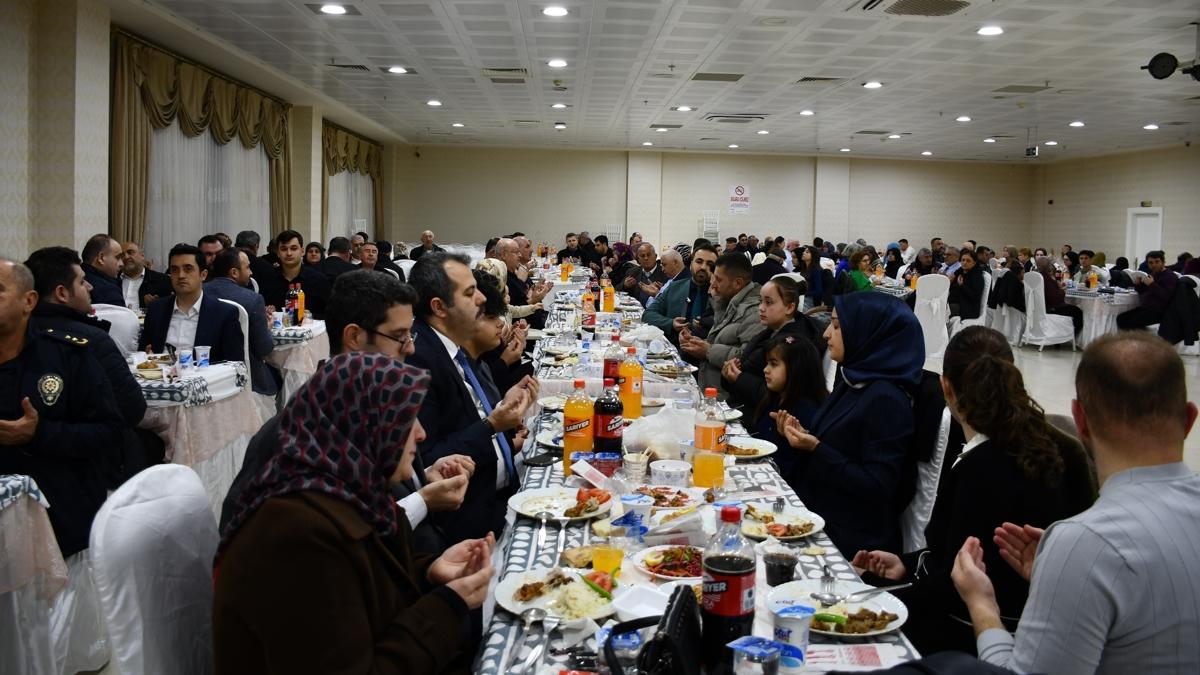 Vezirk�pr�'de anlaml� bulu�ma: �ehit aileleri ve gaziler iftarda bir araya geldi