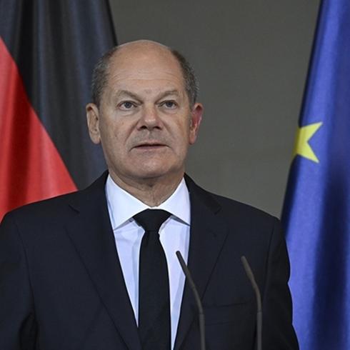 Epstein skandal� Almanya'ya uzand�: Scholz'un eski sekreteri de listede