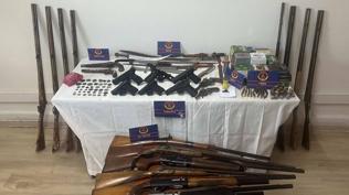 Manisa'da evden cephanelik ��kt�