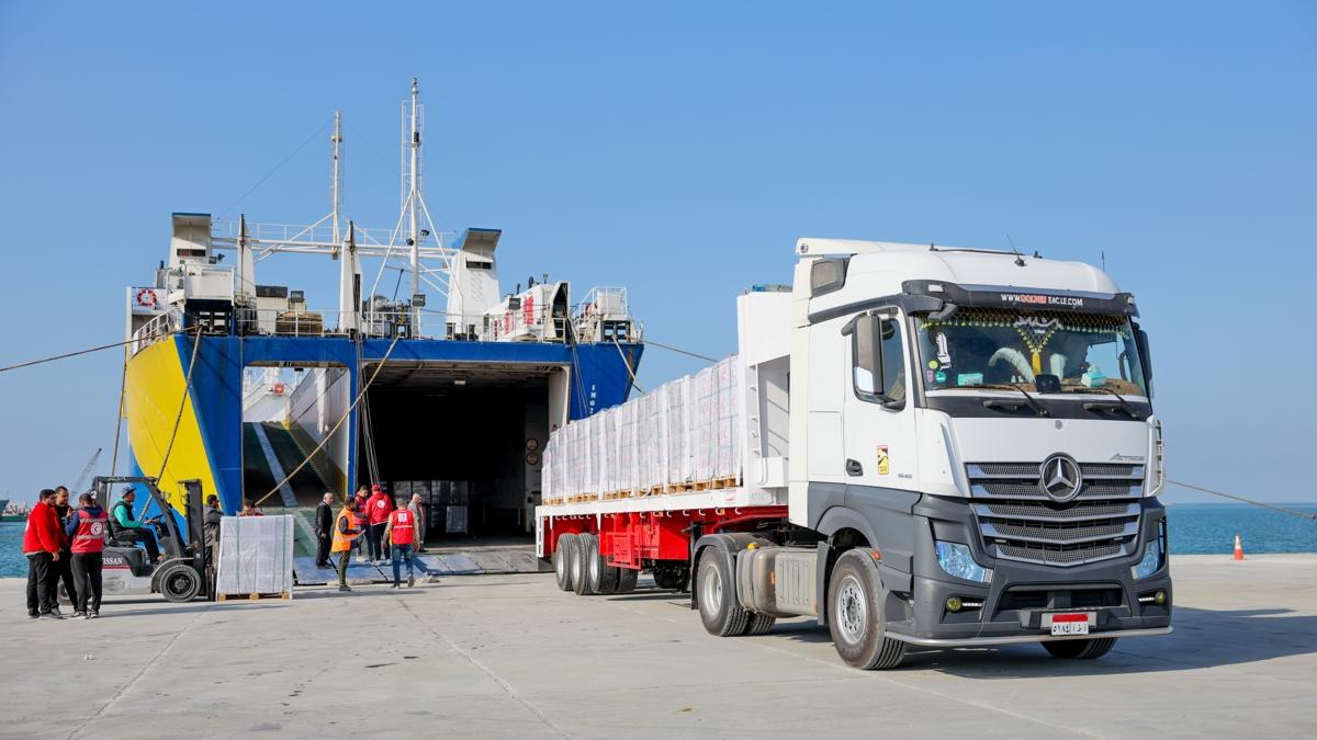 3 bin 300 tonluk dev gemi limana ula�t�