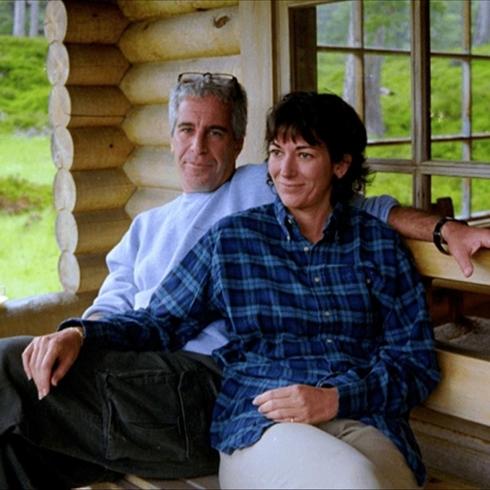 Epstein'in su� orta�� Maxwell, belgelerin a��klanmas�n� gerektiren yasan�n anayasaya ayk�r� oldu�unu savundu