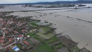 Debi yükseldi: Tarım arazileri sular altında kaldı