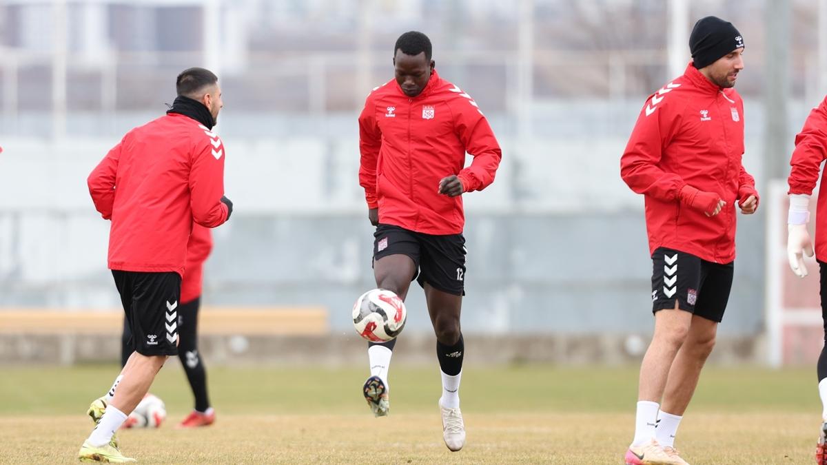 Sivasspor, Sakaryaspor ma��na haz�r