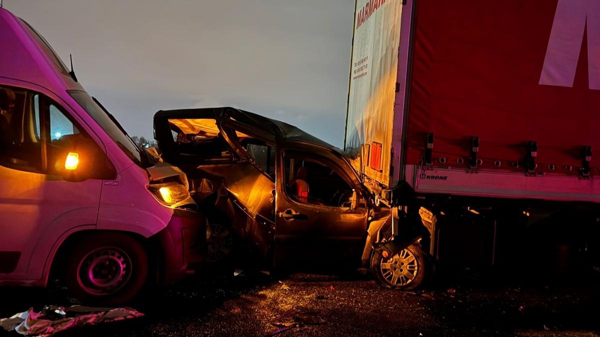 Anadolu Otoyolu'nda zincirleme kaza: 10 ara� birbirine girdi