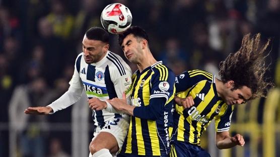 Fenerbah�e taraftarlar�ndan Cenk Tosun'a tepki!