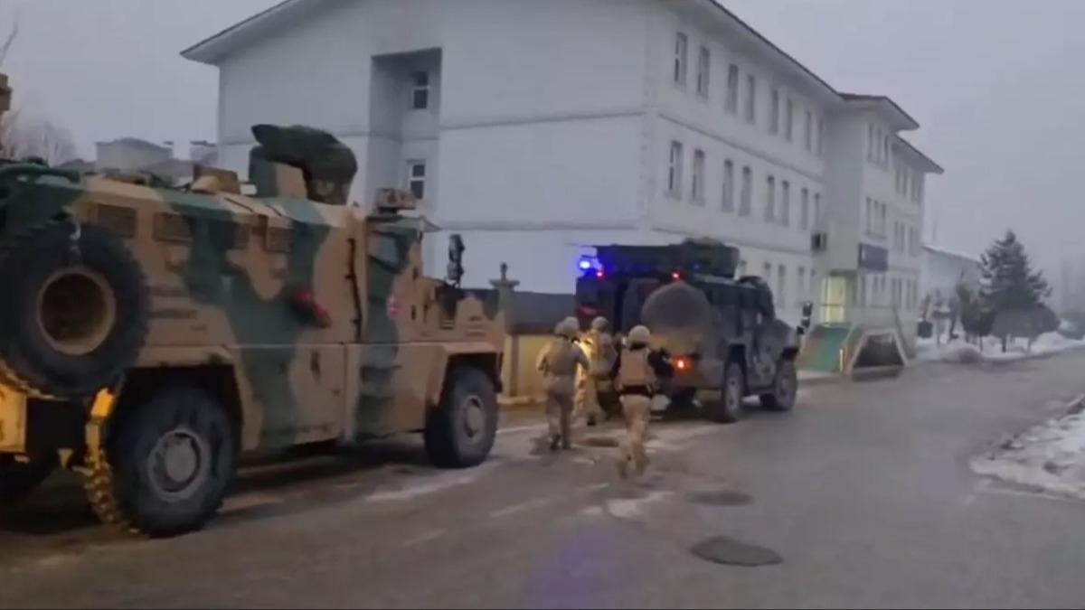 S�n�rda b�y�k operasyon: 406 kilo zehir yakaland�