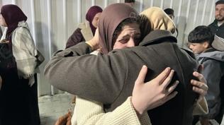 Siyonist �srail ramazan dinlemiyor: Filistinlileri kap�da saatlerce bekletiyor