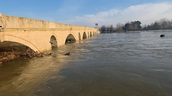 Alarm seviyesi k�rm�z�dan turuncuya d��t�: Meri�'te debi geriledi