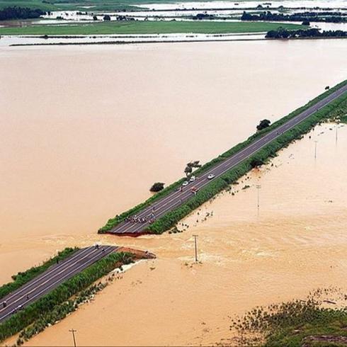 Brezilya'da seller nedeniyle 23 ki�i �ld�