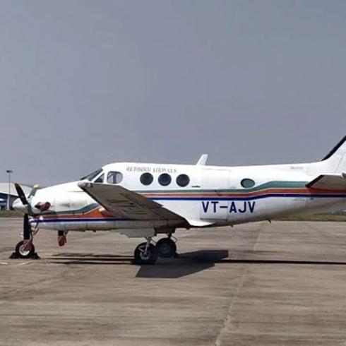 Hindistan'da ambulans u�ak facias�: 7 �l�