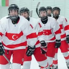 Kad�n Buz Hokeyi Milli Tak�m�'ndan kritik galibiyet