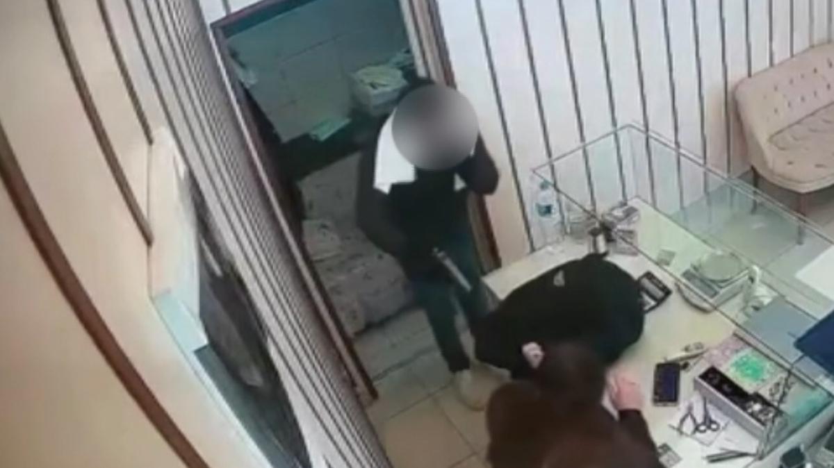 Malatya'da soygun girişimi: O anlar kamerada