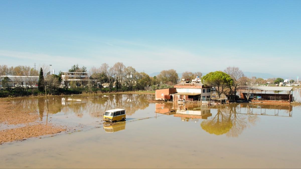 Manisa'da sa�anak alarm�: Tar�m alanlar� sular alt�nda kald�