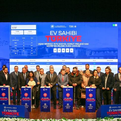 U�ak'ta kura heyecan�: 2 bin 558 konutun hak sahibi belirlendi