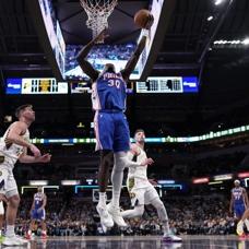 Adem Bona'dan Indiana kar��s�nda etkili performans