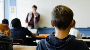 Akran zorbalığı davasında emsal karar: Ev hapsi ve e-kelepçe cezası