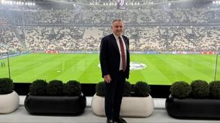 Bakan Osman Aşkın Bak, Juventus - Galatasaray maçını tribünden izledi