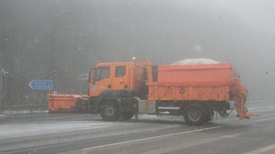 D-100 kara yolunda kar ya����: G�zergah beyaz �rt�yle kapland�