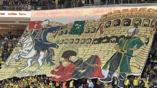 Fenerbahçe taraftarından Partizan'a pankartlı cevap