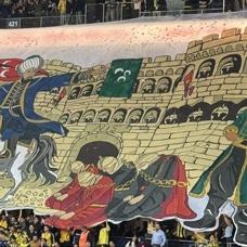 Fenerbah�e taraftar�ndan Partizan'a pankartl� cevap