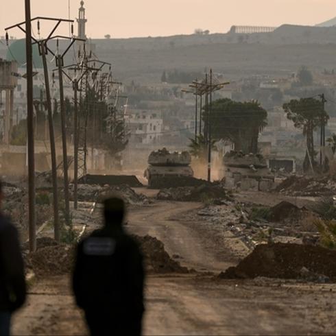 ��galci �srail'in Suriye'de ihlalleri s�r�yor! 30 askeri ara�la geldiler