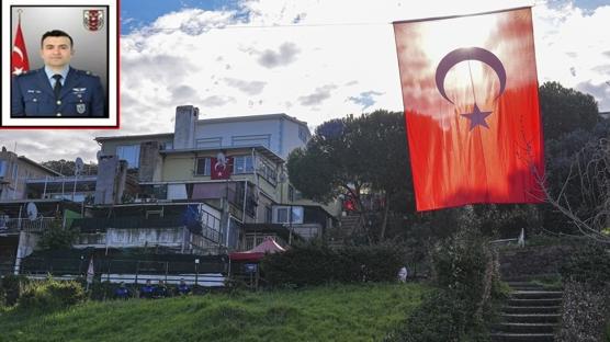 Baba oca��na T�rk bayraklar� as�ld�