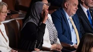 Kongrede konu�an Trump'a 'Amerikal�lar� �ld�rd�n�z' tepkisi