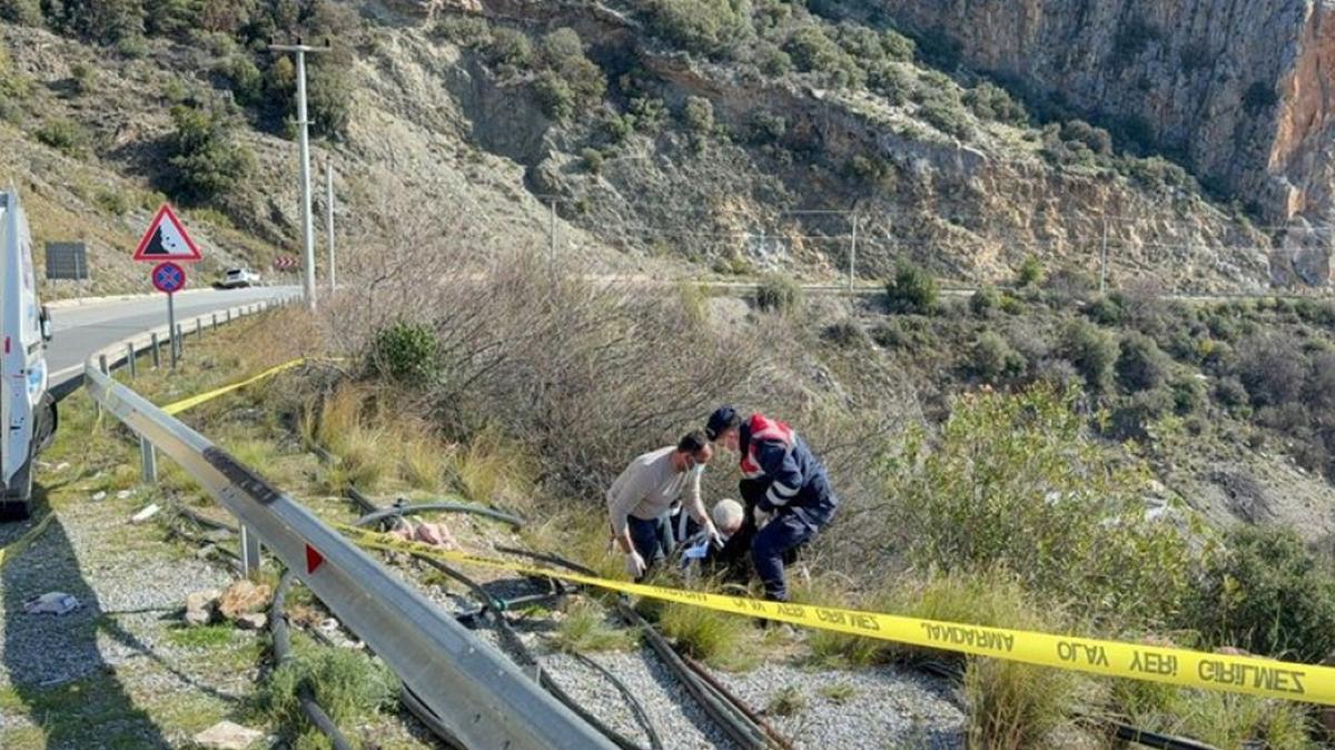 Cesedi yol kenar�nda bulunmu�tu! Aile i�i cinayet ��phesi