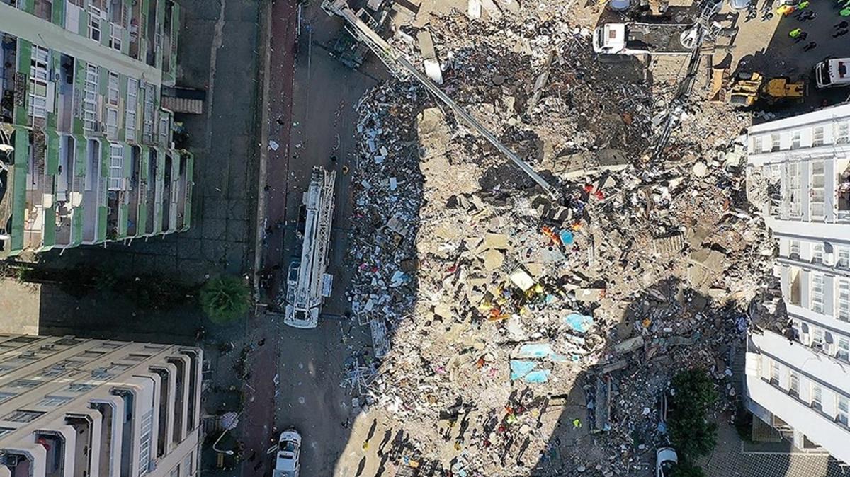 Depremde 10 ki�i can vermi�ti: Bel�k Apartman� davas�nda san�klar hakim kar��s�nda