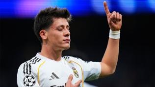 Arda G�ler 100. ma��na ��kt�