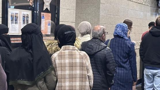 �ngiltere'de M�sl�man toplum merkezine �irkin sald�r�