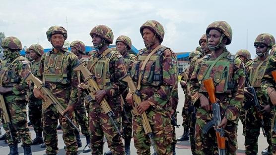 Rus saflar�nda sava�t�r�yordu: Kenyal�lar� cepheye g�nderen zanl� yakaland�