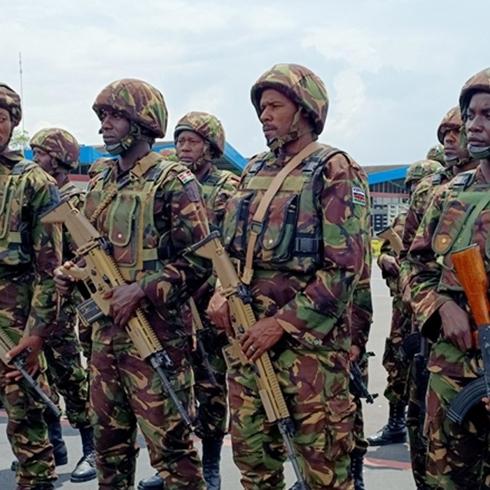 Rus saflar�nda sava�t�r�yordu: Kenyal�lar� cepheye g�nderen zanl� yakaland�