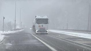 S�r�c�ler dikkat! Bolu Da��'nda kar ya���� s�r�yor