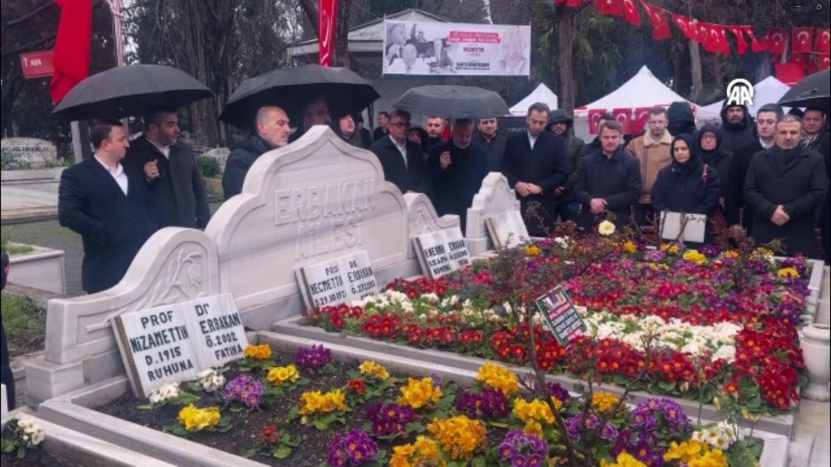 AK Parti'den Erbakan'a vefa: Mezarı başında anıldı