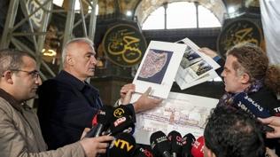 Bakan Ersoy: Ayasofya'da s�re� devam ediyor, Sultanahmet'te �al��malar tamamland�