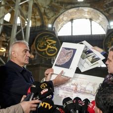 Bakan Ersoy: Ayasofya'da s�re� devam ediyor, Sultanahmet'te �al��malar tamamland�