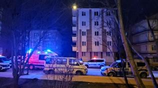 Anne ve anneannesini rehin ald�