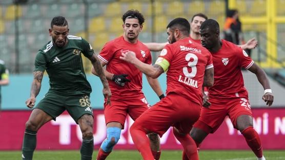 Esenler Erokspor ma� fazlas�yla liderli�e y�kseldi