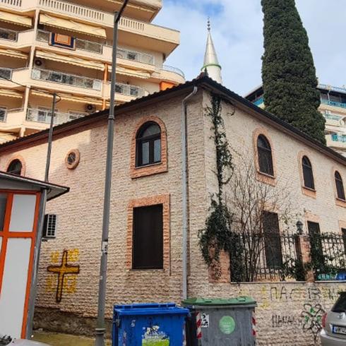 H�rriyet Camisi'ne ha� �izdiler! Skandala k�nama