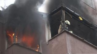 İstanbul'da korkutan yangın! Daire küle döndü