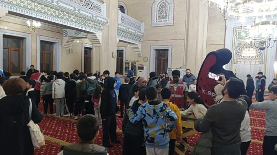 Ey�psultan'da k���k y�reklerle ramazan ne�esi