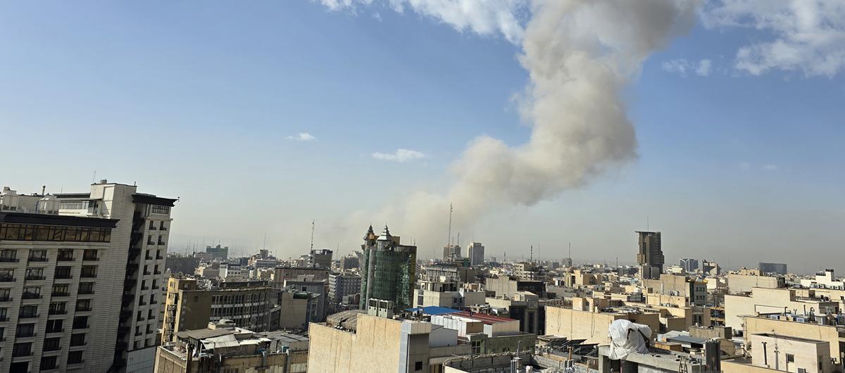 Son dakika... �srail �ran'a sald�r� ba�latt�! Tahran'da pe� pe�e patlama sesleri